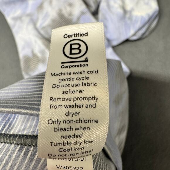 Athleta Leggings Womens Medium Salutation Stash Pocket II Capri Textured Active - Picture 6 of 10